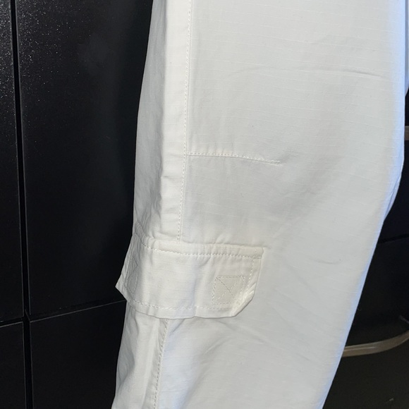 White capri pants.  Size 5.  Unionbay brand - Picture 5 of 11
